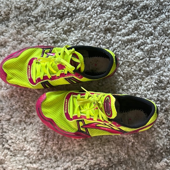 Brooks Track Spikes - Picture 2 of 5